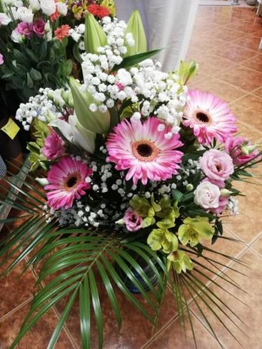 gerberu un liliju ziedu puskis